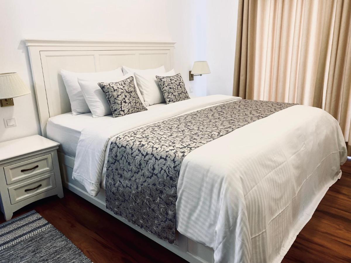 The Wind Lily - View Luxury